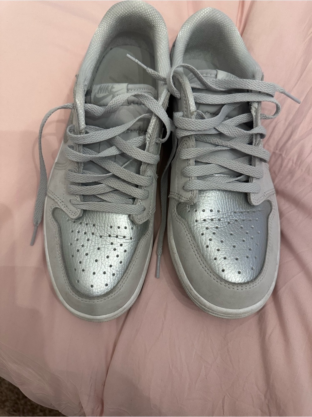 Nike Men’s Light Gray Metallic Low-Top Sneakers
